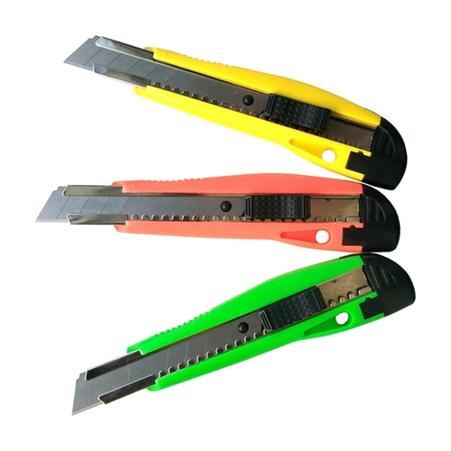 Cutter CUTTER UNIVERSALE  IN PLASTICA CON 3 LAME DA 18MM da 16,5 cm BRI1309043
